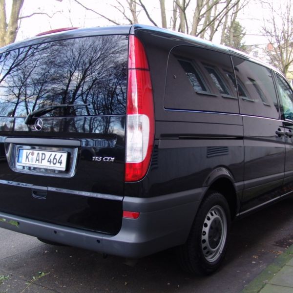 Minivan Mercedes Vito Hinteransicht